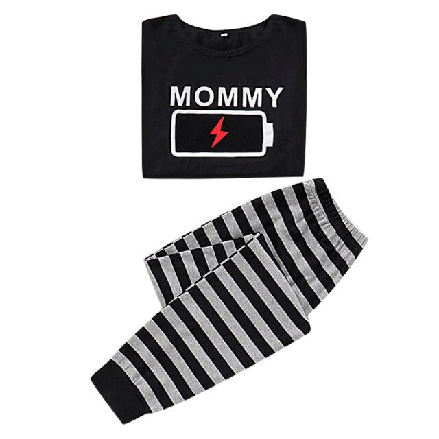 Familien-Schlafanzug Schwacher und voller Akku