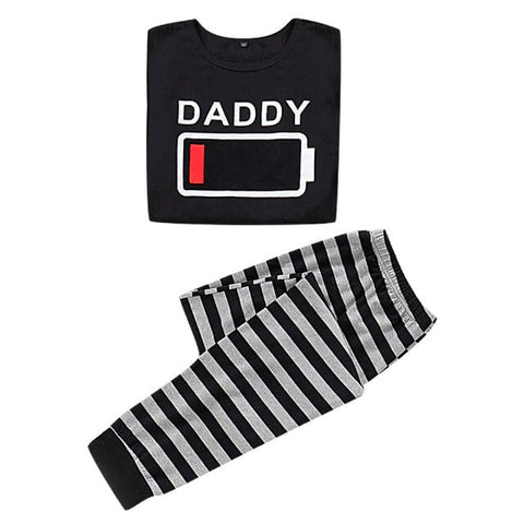 Familien-Schlafanzug Schwacher und voller Akku