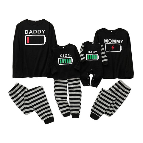 Familien-Schlafanzug Schwacher und voller Akku