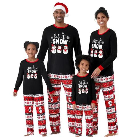 Weihnachts- Schlafanzug-Familie Es soll schneien