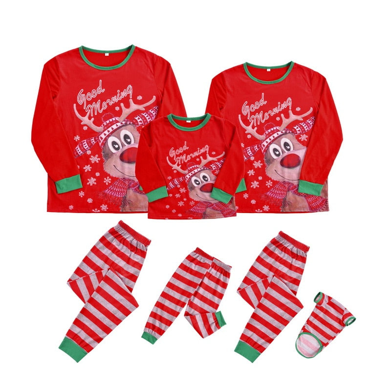 Weihnachts- Schlafanzug-Familie Heiligabend