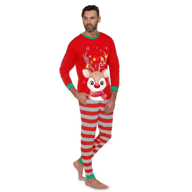 Weihnachts- Schlafanzug-Familie Heiligabend