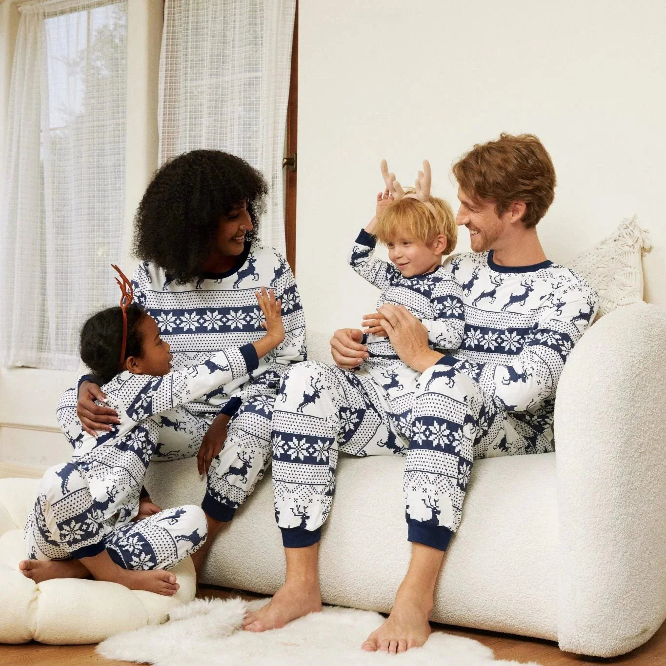 Weihnachts- Schlafanzug- Familie Weiß-blau gemustert